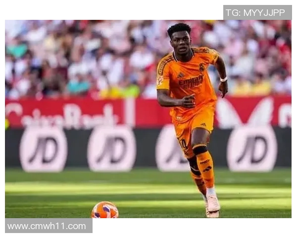 楚阿梅尼关键时刻解围助力皇马逆转局势展现出色防守能力 楚阿梅尼关键时刻解围助力皇马逆转局势展现出色防守能力