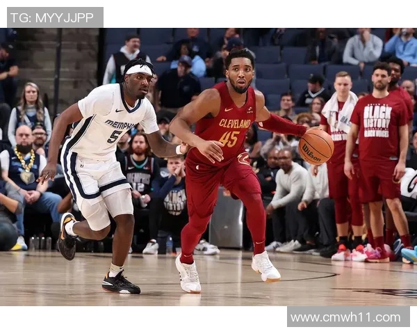 詹姆斯空砍46分无奈，骑士121-125不敌勇士遭遇总决赛两连败